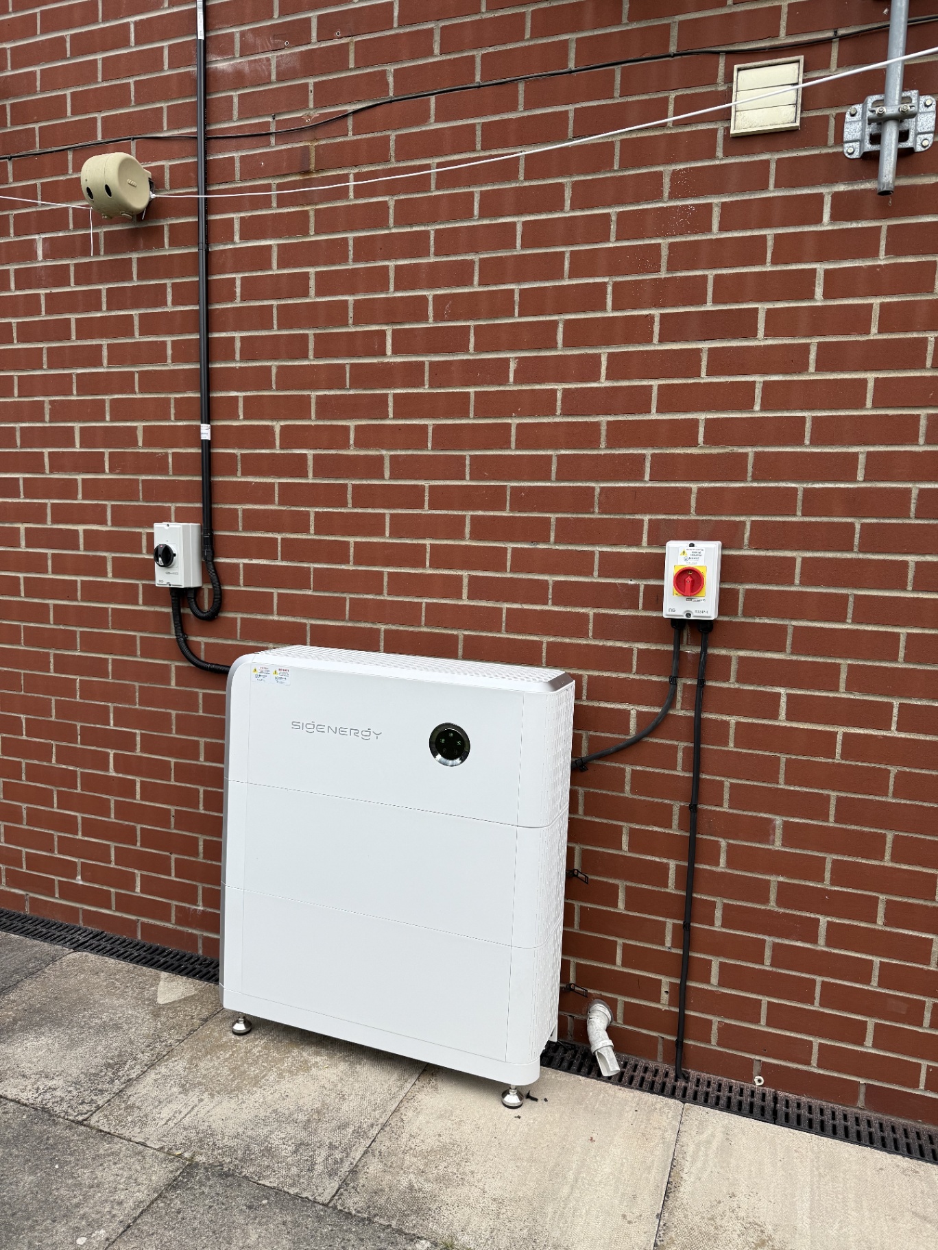Sigenergy outdoor battery storage system installed by Makse Electrical & Renewables